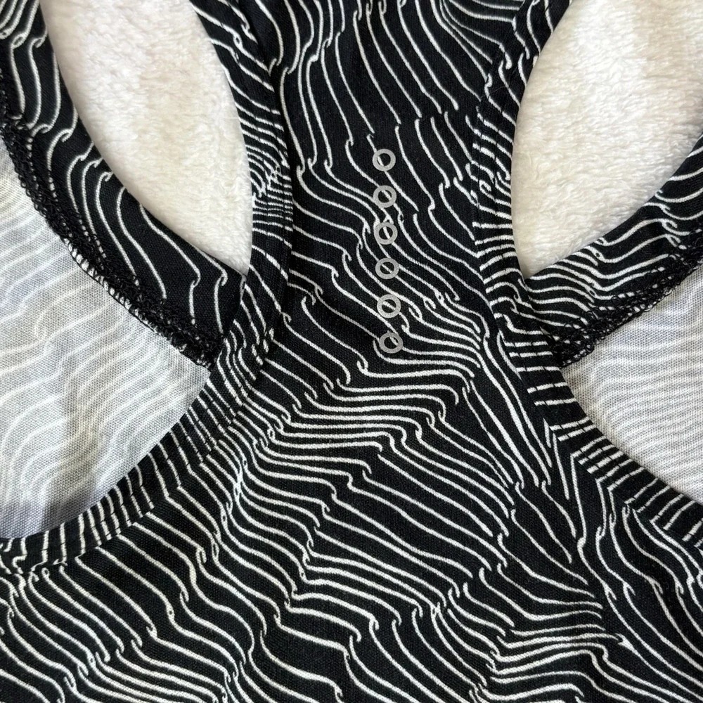 Nike Women Running Racerback  Size XS Black And White Zebra Ripple Dri-fit